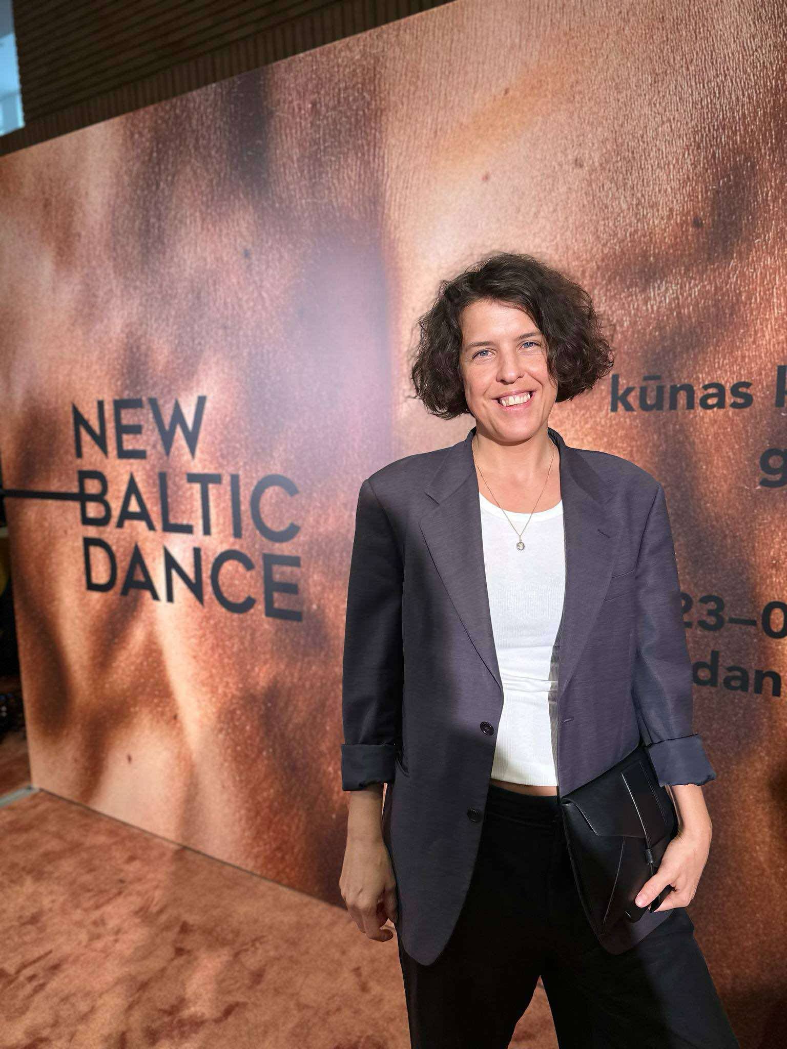 Kūno kalba per tris dešimtmečius: ilgametės žiūrovės patirtys „New Baltic Dance“ festivalyje